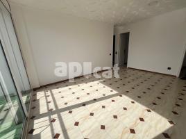 Pis, 61.00 m², prop de bus i tren