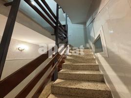 Pis, 61.00 m², prop de bus i tren