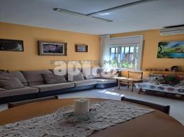 Pis, 85.00 m², حافلة قرب والقطار, Les roquetes