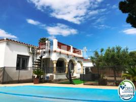 Houses (villa / tower), 131.00 m², Calle Baix Camp, 4