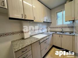 Pis, 77.00 m², حافلة قرب والقطار