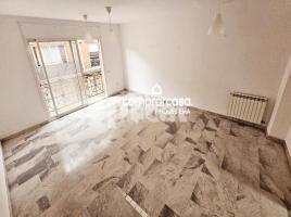 Casa (unifamiliar adossada), 198.00 m², prop de bus i tren, seminou