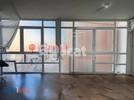 Loft, 56.00 m², 附近的公共汽車和火車