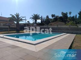 Casa (unifamiliar adosada), 240.00 m², cerca de bus y tren, seminuevo