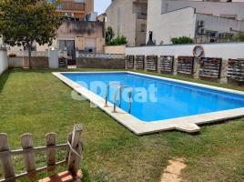 Flat, 71.00 m², near bus and train, almost new