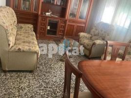 Pis, 95.00 m², près de bus et de train, Calle Mossèn Enric Gispert