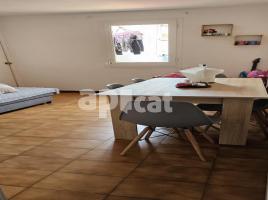 Pis, 52.00 m², près de bus et de train