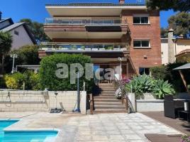 Casa (unifamiliar aislada), 531.00 m², cerca de bus y tren