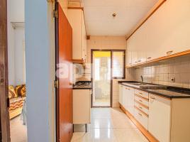 Pis, 80.00 m², prop de bus i tren, Calle Siurana, 2