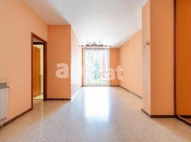 Piso, 110.00 m², cerca de bus y tren