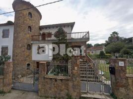 Casa (unifamiliar aislada), 362.00 m², cerca de bus y tren