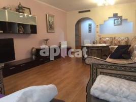 Flat, 109.00 m², near bus and train, almost new