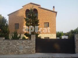 Houses (detached house), 705.00 m², near bus and train, almost new