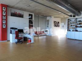 Office, 361.00 m², near bus and train, almost new