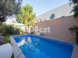Houses (villa / tower), 295.00 m², close to bus and metro, almost new