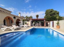 Houses (villa / tower), 329.00 m², almost new, Calle Menhir