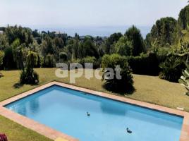 Houses (villa / tower), 400.00 m², near bus and train