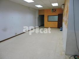 For rent business premises, 130.00 m², near bus and train