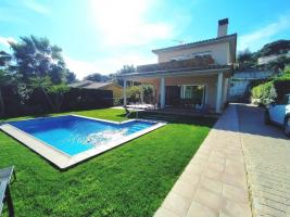 Detached house, 234.00 m², almost new