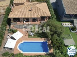 Houses (villa / tower), 180.00 m², almost new